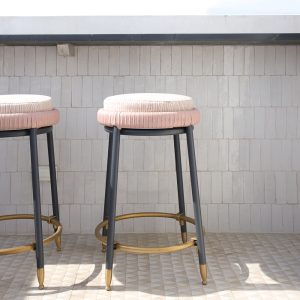 WALL: 2x6 Silk FLOOR: Taza Mosaic in Silk & Wheat